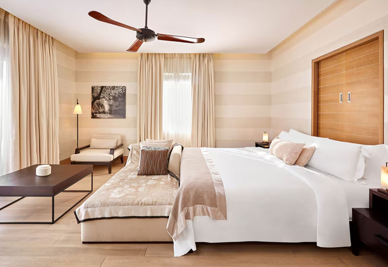 ROMANOS-LUXURY-ROOM-2