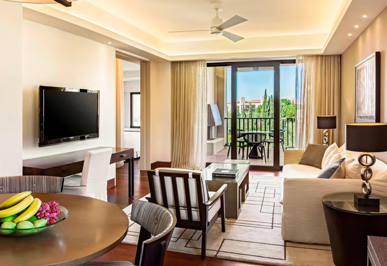 ROMANOS-LUXURY-ROOM-3